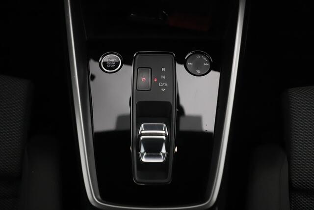 Audi A3 Limousine 30 TFSI Advanced edition Automaat 18 inch RS Look Velgen Sportstoelen Full LED Navigatie Carplay Android Clima Cruise Lane Assist