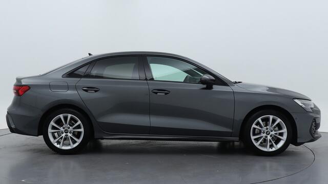 Audi A3 Limousine 30 TFSI S edition | PDC V+A | Camera | Zwart optiek | Audi Sound | Privacy glas |