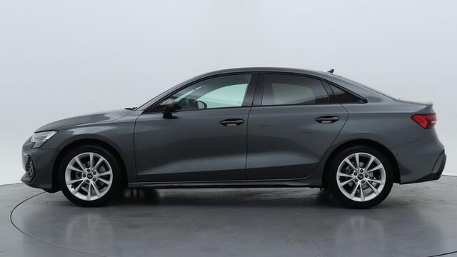 Audi A3 Limousine 30 TFSI S edition | PDC V+A | Camera | Zwart optiek | Audi Sound | Privacy glas |