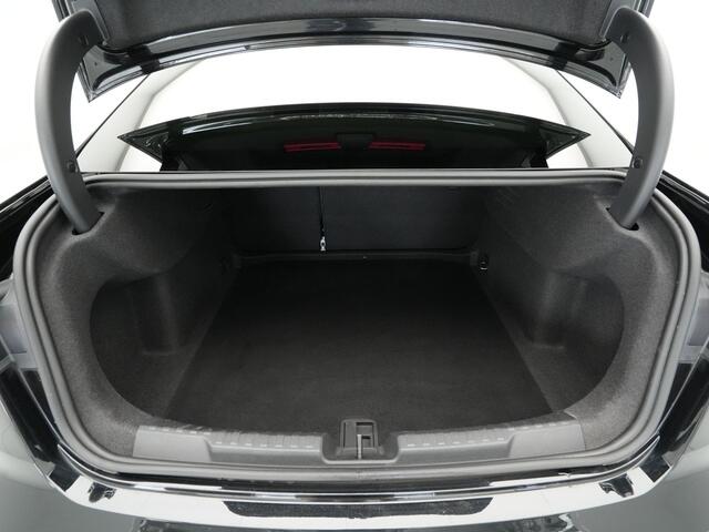 Audi A3 Limousine 35 TFSI 150pk S-Tronic S-Line edition Panorama Navigatie Acc Led