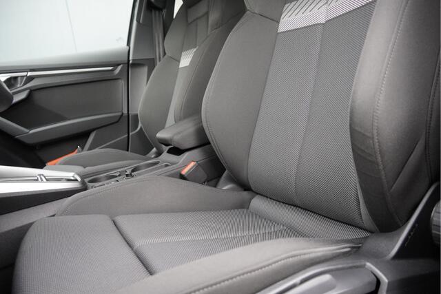 Audi A3 Limousine 35 TFSI 150PK! Automaat Business Edition BJ2021 Lmv 17" | Led | Pdc | Navi | Dynamische knipperlichten | Achteruitrijcamera | App-Connect | Virtual cockpit | Climate control | Cruise control | Sportstoelen | Verwarmde voorstoelen | Extra getint 