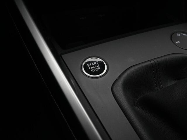 Audi A3 Limousine 30 TFSI 110 pk Business edition | LED | Parkeersensoren achter | Cruise Control | Climatronic | 17 inch