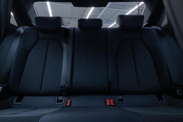 Audi A3 Limousine 35 TFSI S edition | Panoramadak | Optiek Zwart | 18 Inch |