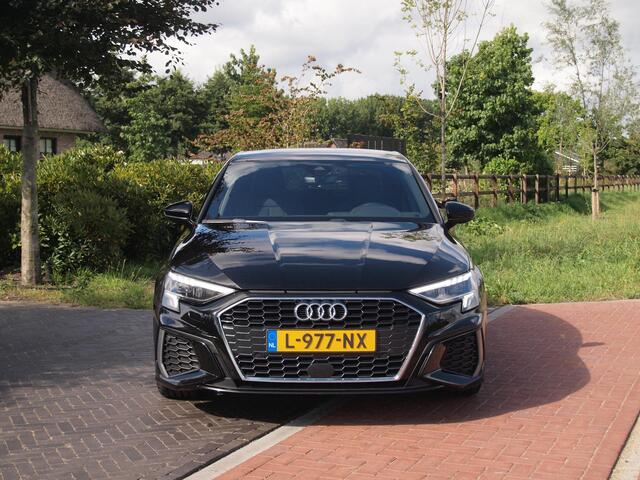 Audi A3 Limousine 35 TFSI S edition Dubbele S-line | Apple Carplay | Nederlandse Auto | Trekhaak |