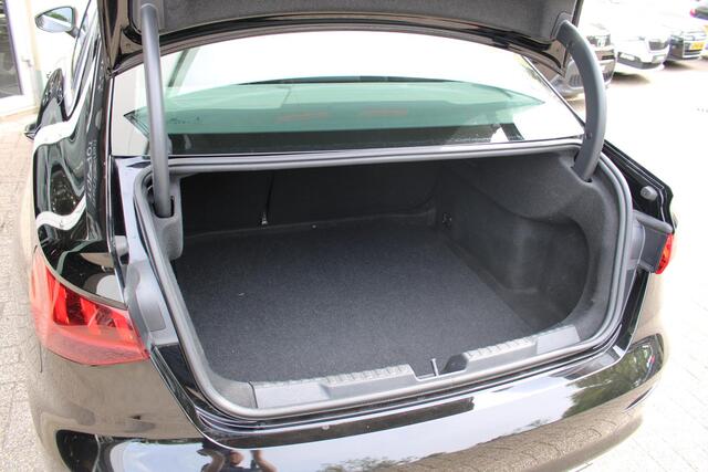 Audi A3 Limousine 30 TFSI Business edition