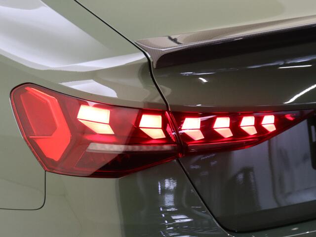 Audi A3 Limousine 35 TFSI S-tronic S edition | Panoramadak | Carbon pakket | Verwarmbare voorstoelen | Optiekpakket zwart PLUS | 19 inch LM velgen