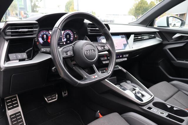 Audi A3 Limousine 30 TFSI S edition NL-Auto | Volledig Onderh. | 1e Eigenaar | PANO | BTW | Maxton | Matrix LED | Stoelverwarming | Pre Sense | Climate | Keyless | Carplay | Navi | PDC |