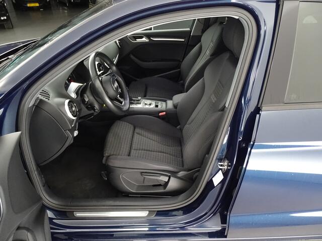 Audi A3 Limousine 35 TFSI Advance Sport Automaat, Privacy glas, Sportstoelen, Trekhaak-Dealer onderhouden