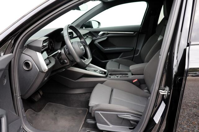 Audi A3 Sportback 45 TFSIe S-Line - 245 pk **Full Led / Park assist / El achterklep