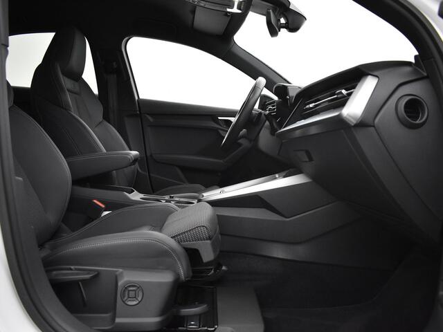 Audi A3 Limousine 30 TFSI 110pk S-tronic Edition One · S Line · Apple/Android Car Play · Navigatie · Afneembare Trekhaak · P-Sensoren · 18'' Inch · Garantie t/m 13-03-2028 of 100.000km