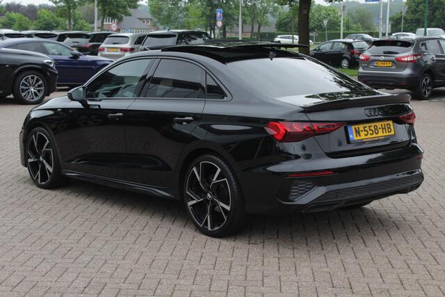 Audi A3 Limousine 30 TFSI S edition / Panoramadak / Camera / Head-up / Luxe Leder / B&O / Carbon spoiler / Dodehoek / Navigatie / ACC / DAB