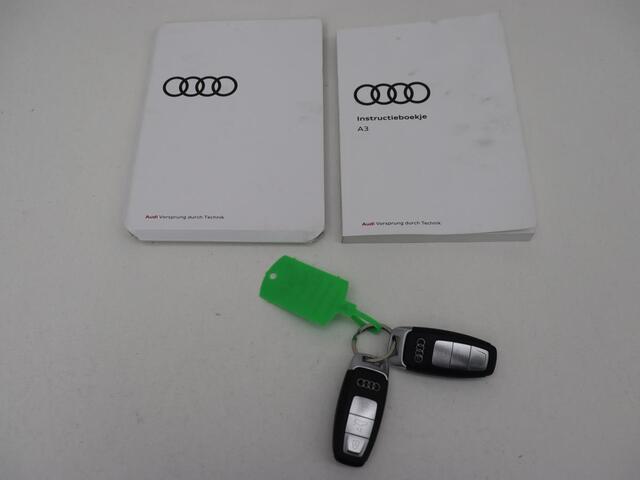 Audi A3 35 TFSI S edition | Panoramadak | Virtual Cockpit | Full LED | Carplay | Sportstoelen | Half leder | Navigatie | Climate control | Parkeerhulp | Bluetooth