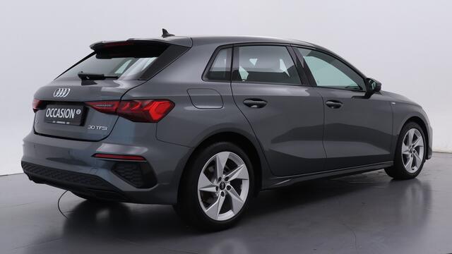 Audi A3 SPORTBACK 30 TFSI S edition | Zwart Optiek | 17" LMV | Phone box | PDC |