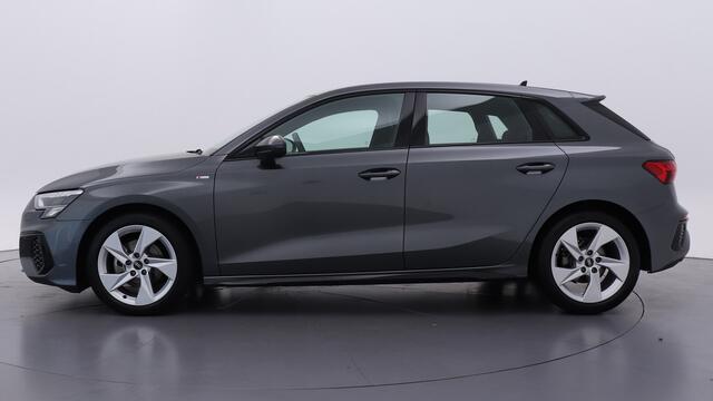 Audi A3 SPORTBACK 30 TFSI S edition | Zwart Optiek | 17" LMV | Phone box | PDC |