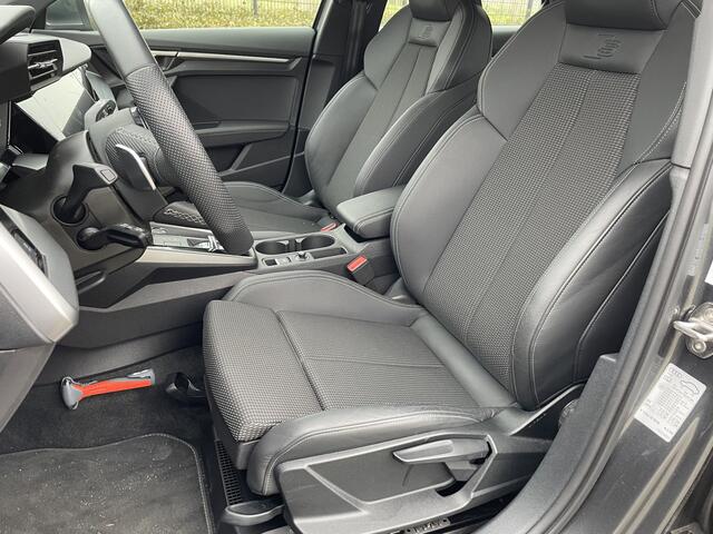 Audi A3 SPORTBACK 30 TFSI S edition / Navigatie / Parkeersensoren / LED