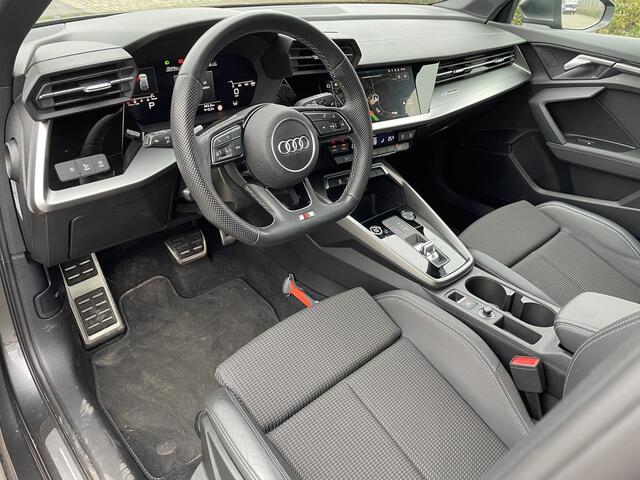 Audi A3 SPORTBACK 30 TFSI S edition / Navigatie / Parkeersensoren / LED