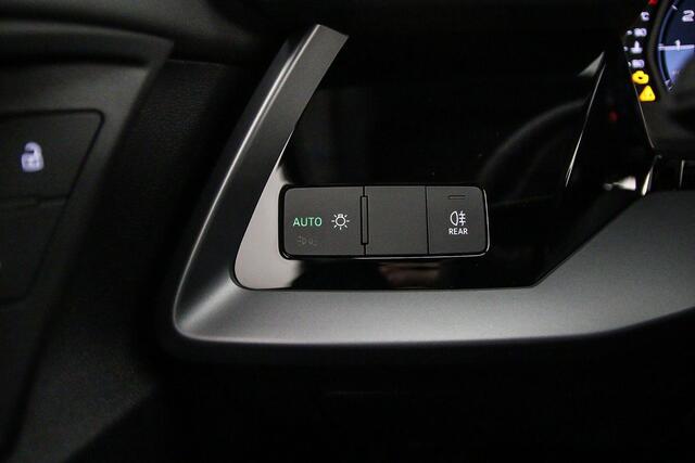 Audi A3 SPORTBACK 30 TFSI AUT | BLACK EDITION | ¤549.- per maand all-in | ¤4.000,- KORTING | Sportonderstel - Privacy glas - Sportstoelen