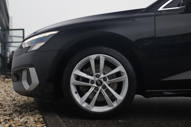 Audi A3 SPORTBACK 30 TFSI Business edition Automaat Leder Sportstoelen Stoelverwarming Virtual Navigatie Clima Cruise 17 inch LMV Full LED Lane Assist