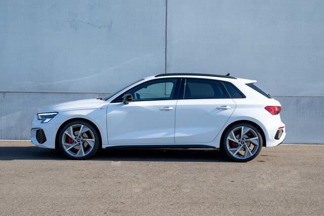 Audi A3 SPORTBACK 35 TFSI S-Line / Dynamic package / Matrix LED