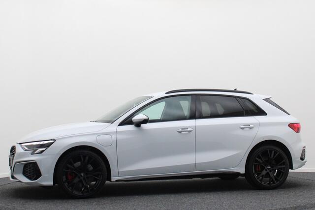 Audi A3 SPORTBACK 45 TFSI e S edition Competition Virtual Cockpit, Standkachel, Cruise, Navigatie, Bluetooth, Climate, PDC, 19''