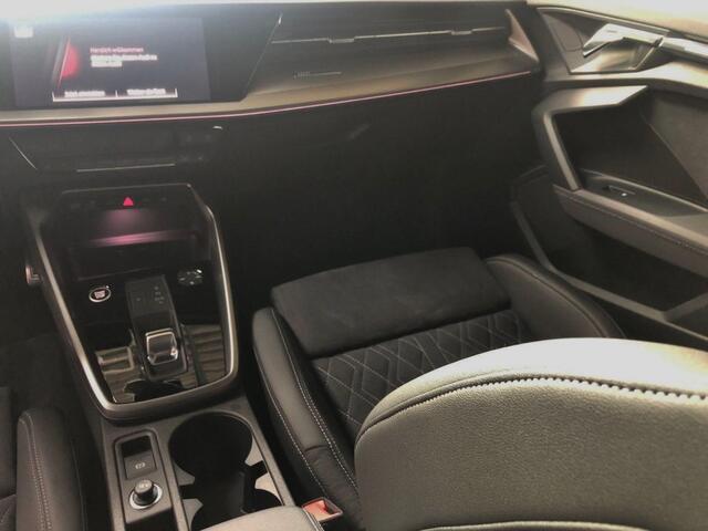 Audi A3 SPORTBACK 45 TFSI e S edition Competition Elk. verstelbare Schaalstoelen Camera 18 Inch Privacy Glass