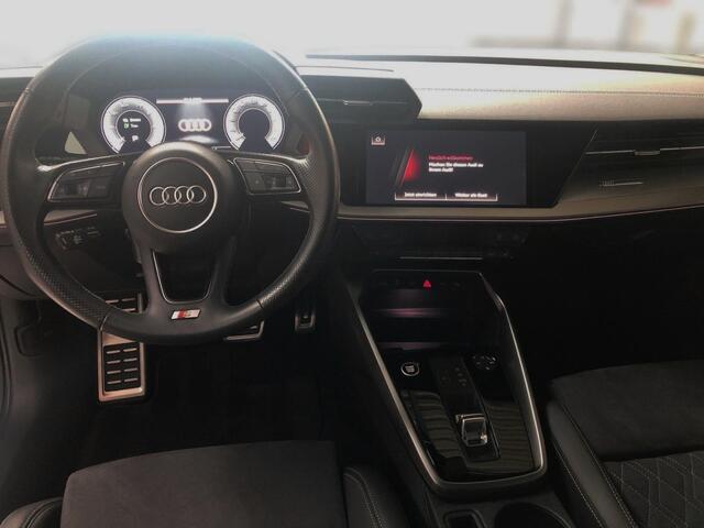 Audi A3 SPORTBACK 45 TFSI e S edition Competition Elk. verstelbare Schaalstoelen Camera 18 Inch Privacy Glass