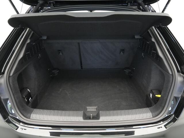 Audi A3 SPORTBACK 35 TFSI 150 pk S edition Facelift, Optiek zwart, Led, Navi, PDC