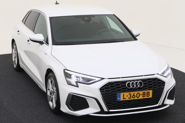 Audi A3 SPORTBACK 30 TFSI S edition / LED / S-Line Interieur & Exterieur / Navigatie / Camera / Donker Glas / 17" LMV