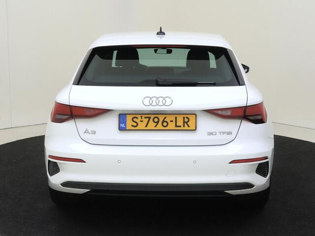Audi A3 SPORTBACK 30 TFSI Attitude | CarPlay | Draadloze telefoonlader | Cruise control | Virtual cockpit | Parkeersensoren achter | Lane- en frontassist |