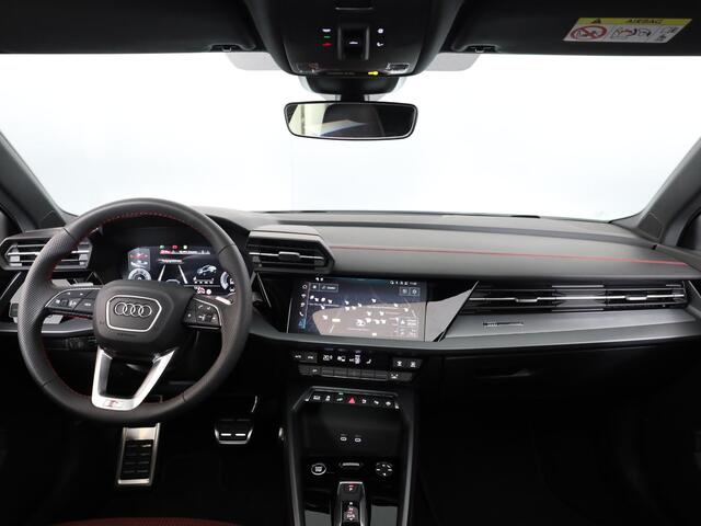 Audi A3 SPORTBACK 45 TFSI e S edition Competition 272 pk S-tronic| Navigatie | Panoramadak | Parkeersensoren (Park assist) | Achteruitrijcamera | Adaptieve cruise control | Matrix LED koplampen |