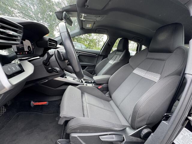 Audi A3 SPORTBACK 30 TFSI Business edition Automaat/VTcockpit/Trekhaak/Led/Cruise/PDC