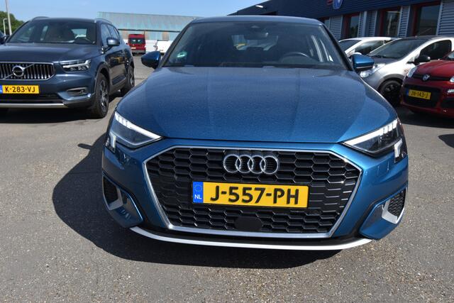 Audi A3 SPORTBACK 35 TFSI Business edition , VIRTUAL COCKPIT , LED KOPL , PDC V+A , NAVI , V ST VERW , CLIMATR ,