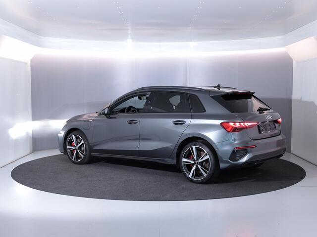 Audi A3 SPORTBACK 45 TFSI e S edition 245 pk S-tronic | Navigatie | Parkeersensoren (Park assist) | Adaptieve cruise control | Matrix LED koplampen | S-Line |