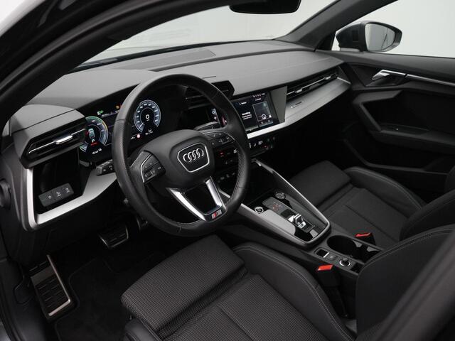 Audi A3 SPORTBACK 45 TFSI e 245 pk S-tronic S edition Competition / S-Line | Stoelverwarming | Navigatie | Parkeersensoren voor/achter | Adaptive Cruise