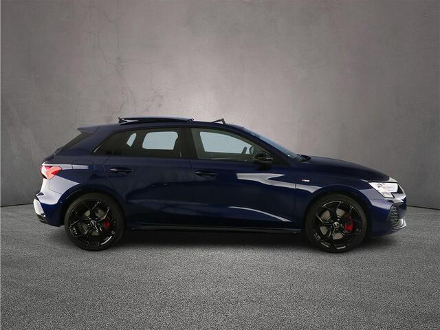 Audi A3 SPORTBACK 45 TFSI e S edition Competition | Pano | Sonos | Camera | 19 inch | Zwart Optiek | Stoelverwarming |