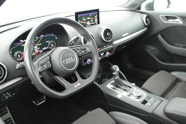 Audi A3 SPORTBACK 40 e-tron 204pk S-Line Trekhaak Keyless Stoelverwarming Panoramadak Navigatie