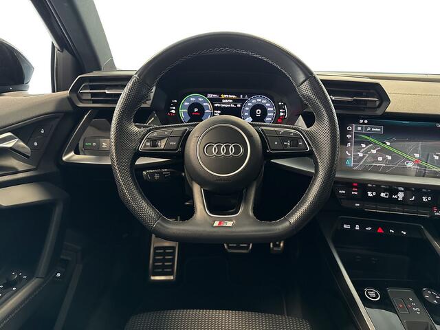 Audi A3 SPORTBACK 40 TFSI 204pk e S-Line Edition Panoramadak | Zwart optiek | 18 Inch