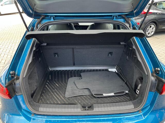 Audi A3 SPORTBACK 35 TFSi 150 Pk Automaat edition one | S-Line Interieur | Matrix LED | Virtual Cockpit | Adaptive Cruise | Camera | 18 Inch | 38.794 Km!!