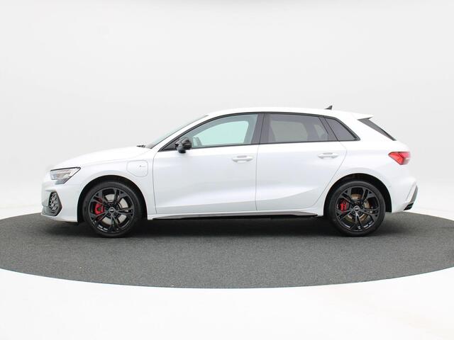 Audi A3 SPORTBACK 45 TFSi 272 Pk e S edition Competition | Sonos Audio | Camera | Carplay | LED | Adaptive Cruise | Stoel Verwarming | 18 Inch | 2.409 Km!!