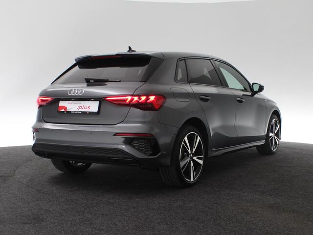 Audi A3 SPORTBACK 45 TFSI e 245 pk S-tronic S edition Competition / S-Line | Navigatie | Stoelverwarming | Adaptive Cruise | Parkeersensoren voor/achter