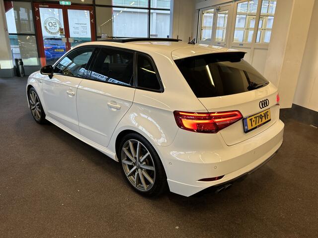 Audi A3 SPORTBACK 1.5 TFSI CoD Sport 3X S-Line Edition | Automaat | Panoramadak | Digital dashboard | Adaptieve cruise control | Automatisch inparkeren | Elek. verstelbare stoelen | Apple carplay | Adaptief onderstel | Achteruitrijcamera | Voorverwarming | Lederen/Alcantar
