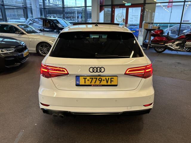 Audi A3 SPORTBACK 1.5 TFSI CoD Sport 3X S-Line Edition | Automaat | Panoramadak | Digital dashboard | Adaptieve cruise control | Automatisch inparkeren | Elek. verstelbare stoelen | Apple carplay | Adaptief onderstel | Achteruitrijcamera | Voorverwarming | Lederen/Alcantar