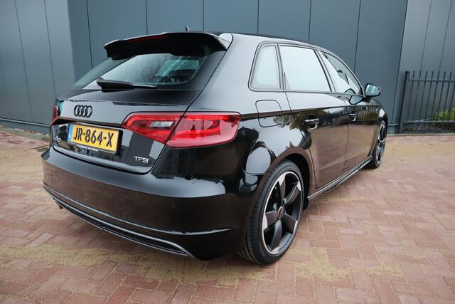 Audi A3 SPORTBACK 1.2 TFSI Adrenalin Sport Automaat S-Line Sportstoelen Xenon Navigatie Cruise control Etc.
