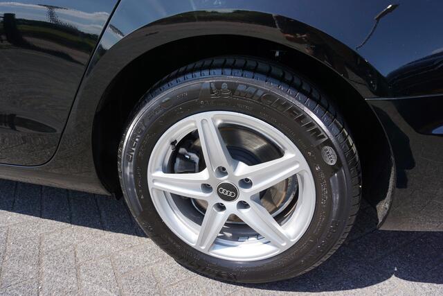 Audi A4 Avant 35 TFSI Edition DEALER ONDERHOUDEN - NAVI - ALCANTARA - PARKEERSENSOREN V+A - STOELVERWARMING - DAB+ - KEYLESS - CRUISE - CLIMA - L.M. VELGEN - BLUETOOTH - PRIVACYGLAS - INKLAPBARE SPIEGELS