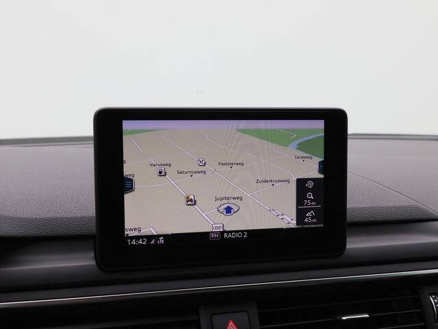 Audi A4 Limousine 35 TFSi 150 Pk Automaat Sport S line black edition | Full LED | Navigatie | Leder | 19 Inch | Privacy Glass | Camera | Stoelverwarming | 94.808 Km!!