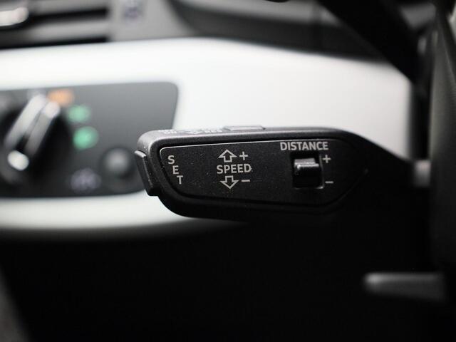 Audi A4 Avant 2.0 TFSI/190PK ultra Sport S line Edition · Stoelverwarming · Navigatie · Trekhaak · Leder/stof ·