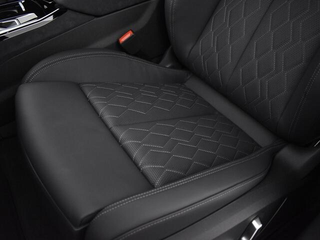 Audi A6 e-tron Avant S Edition e-tron 367 PK 100kWh · Panorama glasdak · Privacy glas · 21"LM Velgen · Remzadels rood