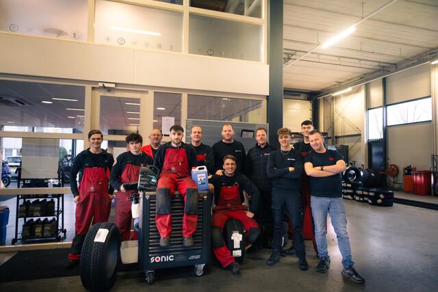 Audi A6 Avant 55 TFSI e 367 pk Quattro Competition S-Line / HD-Matrix-LED/ Pano-Dak/ 360-Camera/ Adap.Cruise/ Black-Optiek/ Sport-Stoelen/ Stoel.Verw/ 20'' LMV