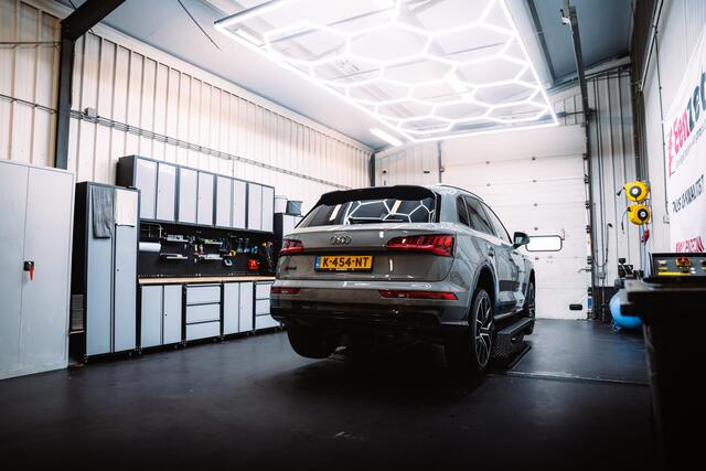 Audi A6 Avant 55 TFSI e 367 pk Quattro Competition S-Line / HD-Matrix-LED/ Pano-Dak/ 360-Camera/ Adap.Cruise/ Black-Optiek/ Sport-Stoelen/ Stoel.Verw/ 20'' LMV