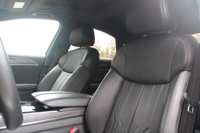 Audi A8 60 TFSI 450PK e-HYBRID QUATTRO PRO LINE | PANORAMISCH SCHUIF/KANTEL DAK | STUUR/STOEL VERWARMING | ELEKTRISCH BEDIENBAAR STUURKOLOM | SFEER VERLICHTING | COMFORT HOOFDSTEUNEN | LICHTMETALEN VELGEN 20" | BANG & OLUFSEN SOUND SYSTEM | SERVOSLUITING VOOR POR
